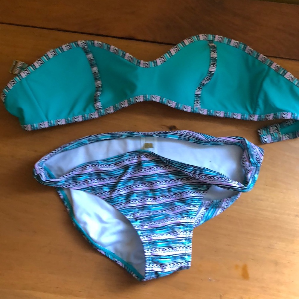 Bikini - Picture 1 of 1
